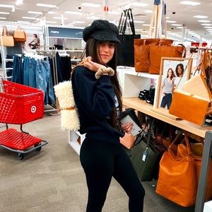 Meet your Posher, Olivia